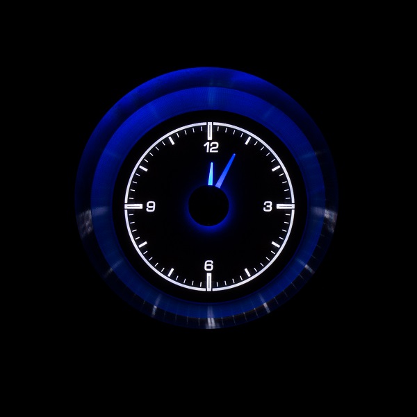 HLC-63C_VET Clock Gauge Ice White Night View