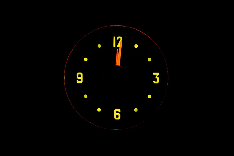 RLC-51C Clock Gauge Yellow Flare Theme at Night