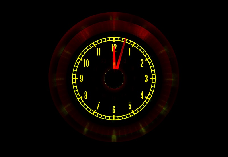 RLC-65C-VET Clock Gauge Yellow Flare Night View